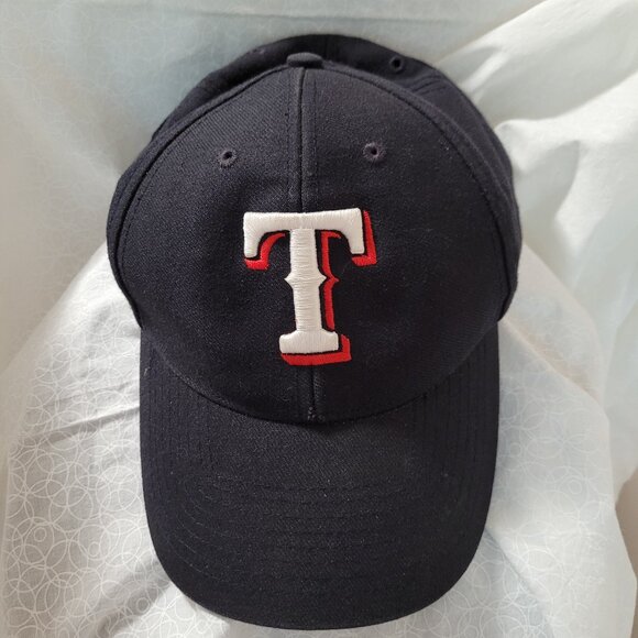 Texas Rangers Ball Cap Black by '47 Twins MLB 1 Size Velcro Strap Great Condtn - Picture 1 of 6